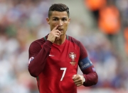 卫冕冠军联合主办（卫冕冠军蝉联冠军）